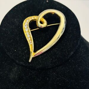 Gold Tone Heart Brooch Pin with Rhinestone Accents. Classical Elegant Jewelry